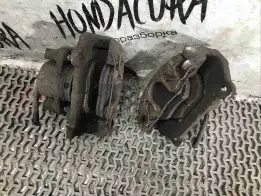 Суппорт передний правый  Honda Accord