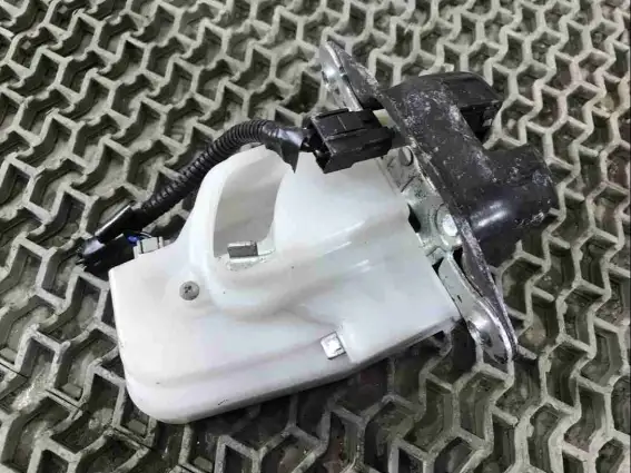 Фото запчасти Замок багажника  Honda Civic