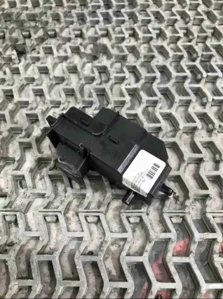 Фото запчасти Кнопка стеклоподъемника 83740-SMG-E020 Honda Civic
