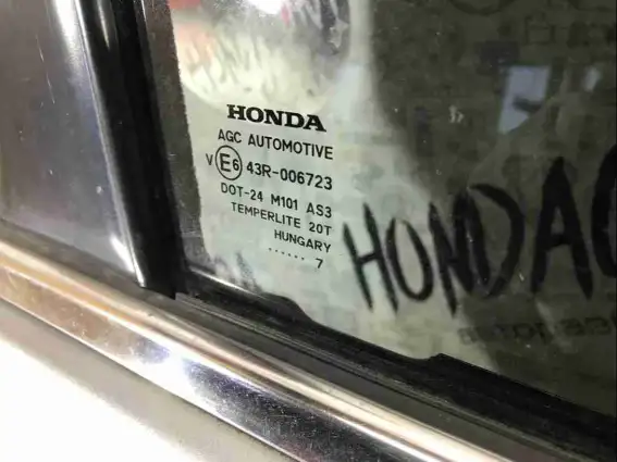 Фото запчасти Стекло двери задней правой  Honda CR-V
