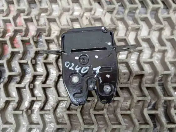 Фото запчасти Замок багажника  Honda Civic