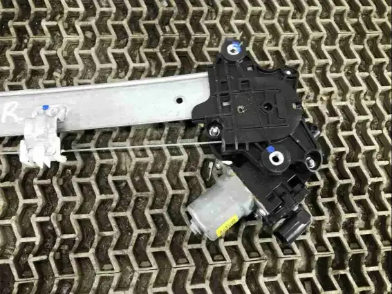 Фото запчасти Стеклоподъемник передний правый CM093790 Honda Civic