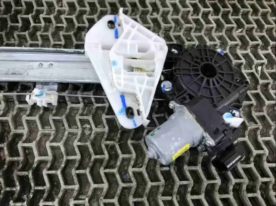 Фото запчасти Стеклоподъемник передний левый CM093800 Honda Civic