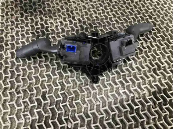 Фото запчасти Переключатель подрулевой (стрекоза) 35250-T20-C0 Honda Civic