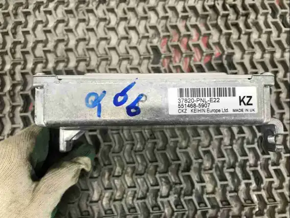 Фото запчасти Блок управления двигателем 37820-PNL-E22 Honda CR-V