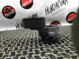 Натяжитель ремня генератора  Honda Legend