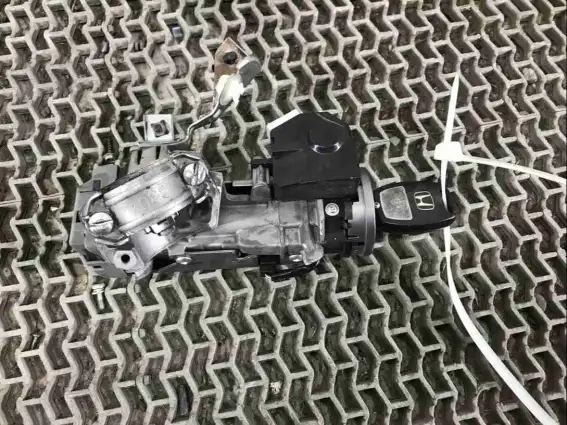 Фото запчасти Замок зажигания  Honda Legend