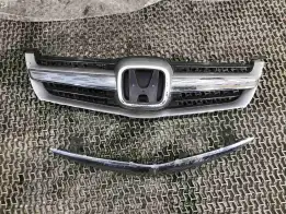 Решетка радиатора  Honda Legend