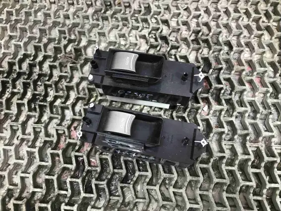 Фото запчасти Кнопка стеклоподъемника 35770-SJA-A03 Honda Legend