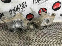 Кулак задний левый  Honda Accord