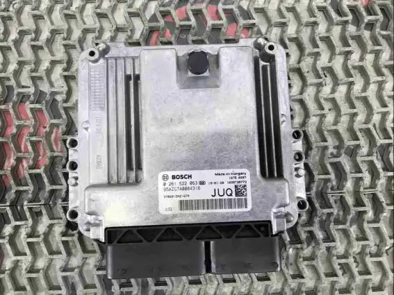 Фото запчасти Блок управления двигателем 37820-5AZ-G74 Honda Civic