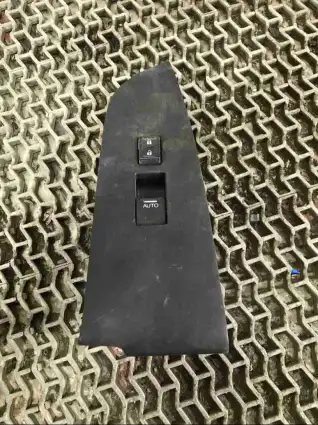 Фото запчасти Кнопка стеклоподъемника 35760-TK8-A120 Honda Odyssey