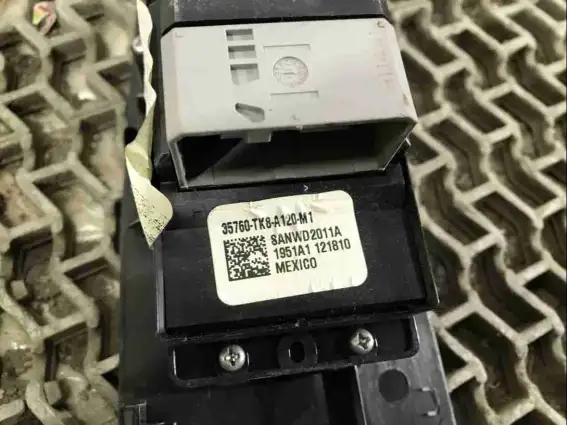Фото запчасти Кнопка стеклоподъемника 35760-TK8-A120 Honda Odyssey