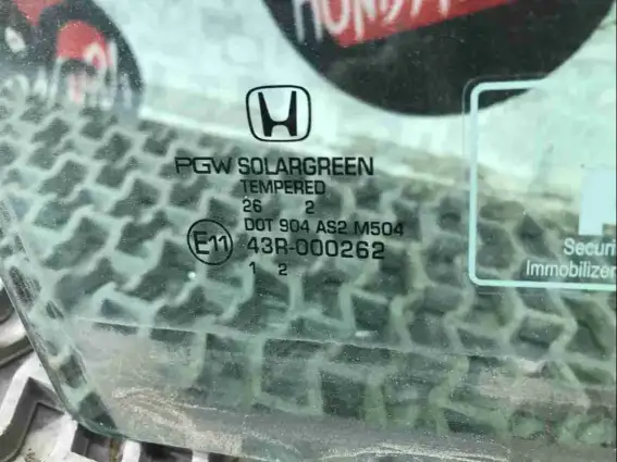 Фото запчасти Стекло двери передней правой  Honda Pilot