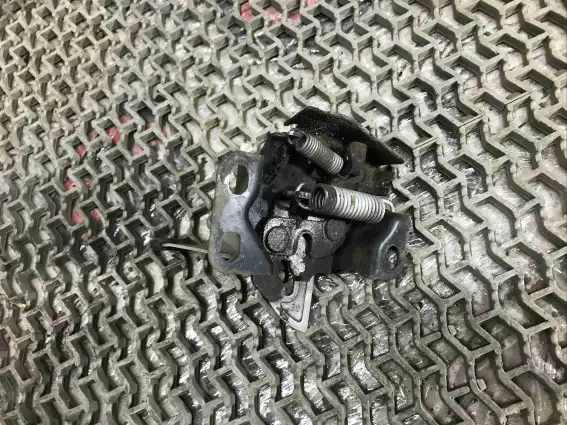 Фото запчасти Замок капота  Honda Civic