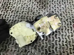 Замок двери задней левой  Acura MDX