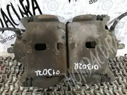 Суппорт передний правый  Honda Accord