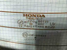 Стекло заднее  Honda Legend