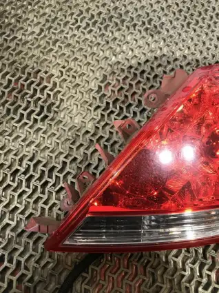 Фото запчасти Фонарь задний правый  Honda Legend
