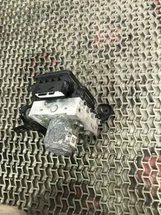 Фото запчасти Блок ABS 7N05E-0590 7SB1A Honda HR-V