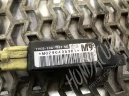 Датчик удара  Honda Accord