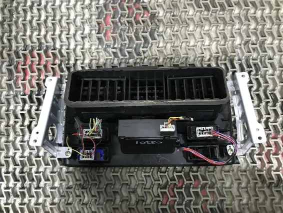 Фото запчасти Кнопка аварийной сигнализации  Honda Shuttle